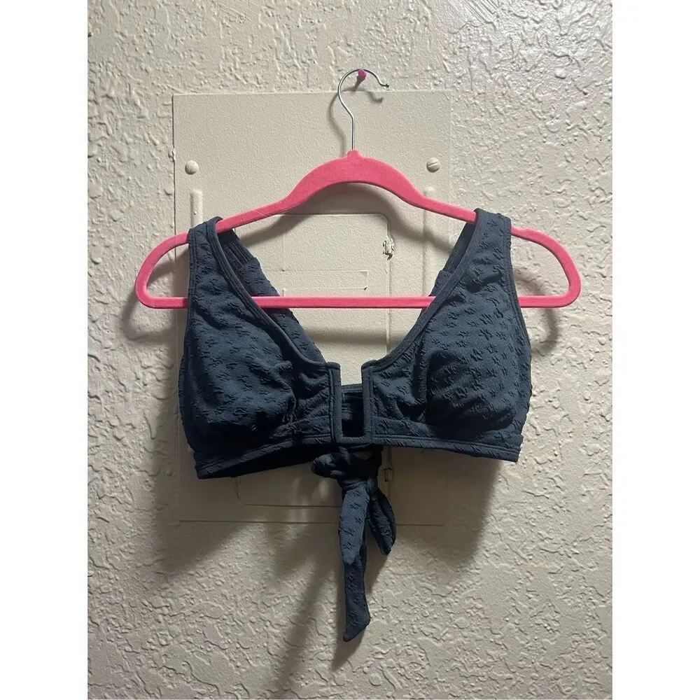 Woman’s Swimsuit Top Size XL